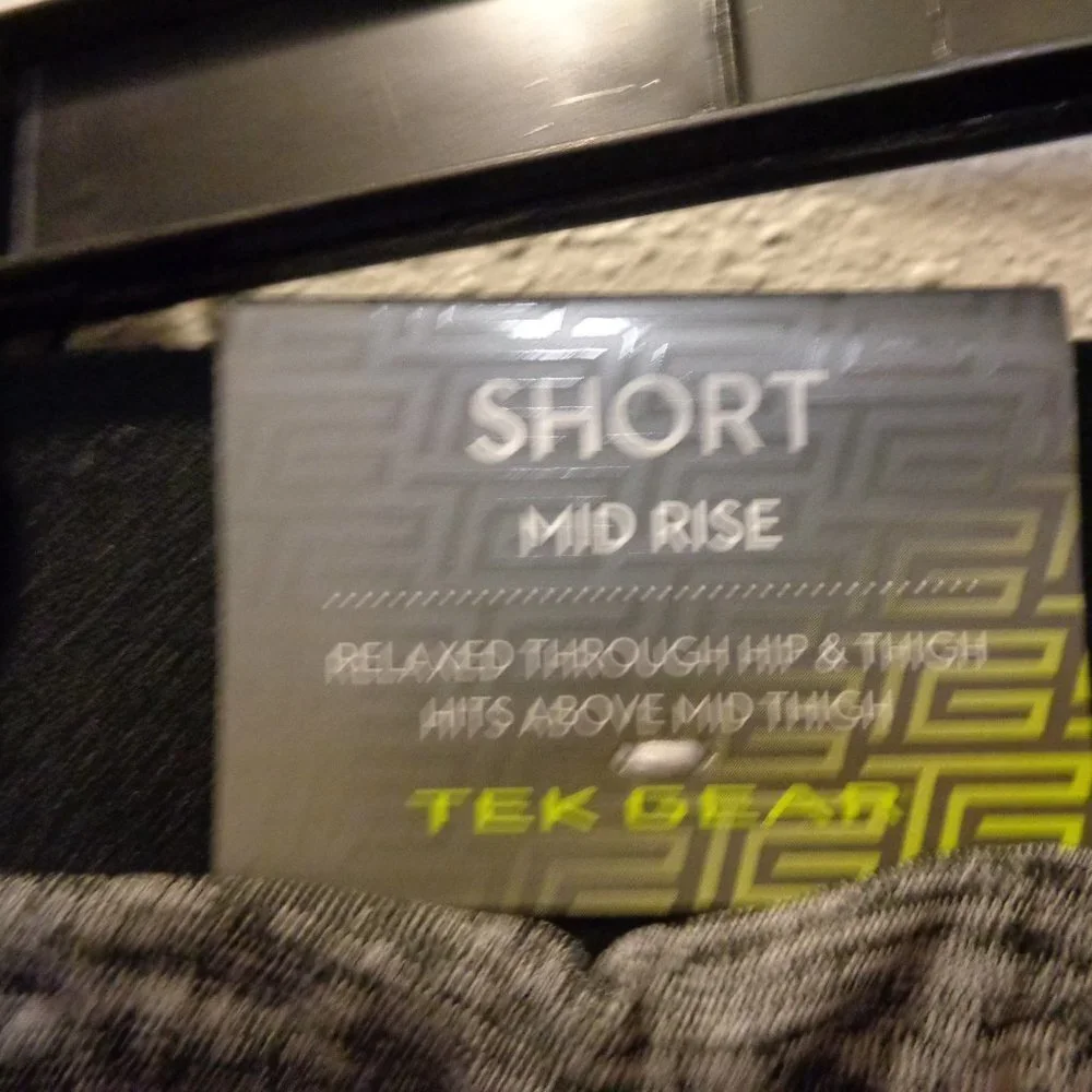 TEK Gear Women's Active Shorts Size Medium NWT  Mid Rise